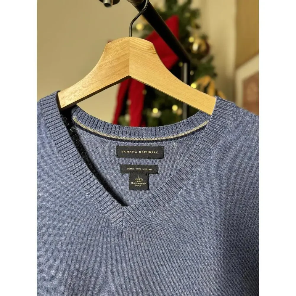 Banana Republic Men's V-Neck Sweater Blue Large